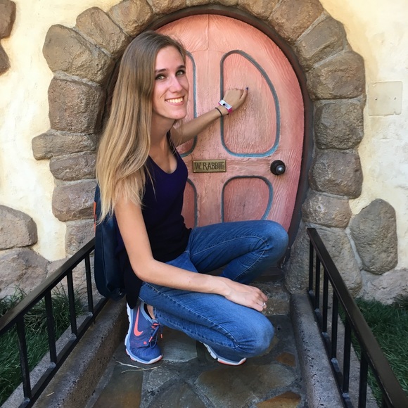 Meet your Posher, Jillian - Picture 3 of 3